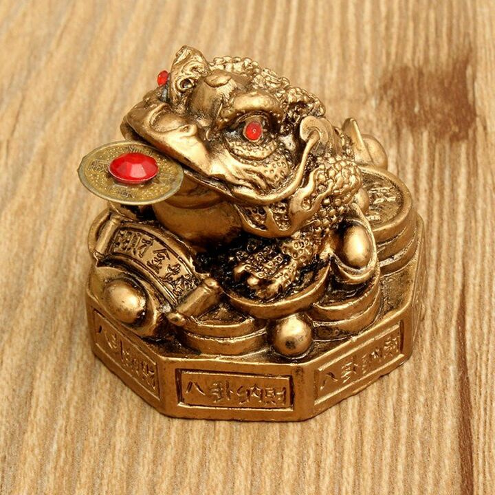 amulet for wealth - three-legged frog
